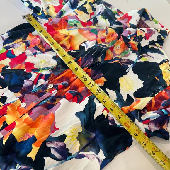 Robert Graham Women’s Floral Button Up Shirt Small Contrast Collar Cuffs - Picture 4 of 9